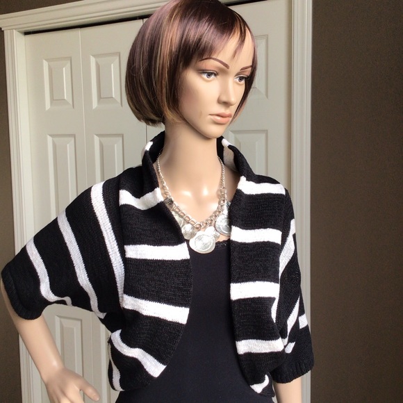 WD-NY Cream and Black Shrug - Picture 2 of 7